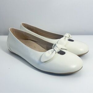 Vionic Tilly White Leather Bow Ballet Flats Comfort Shoes Size 8.5 Wide NWOT